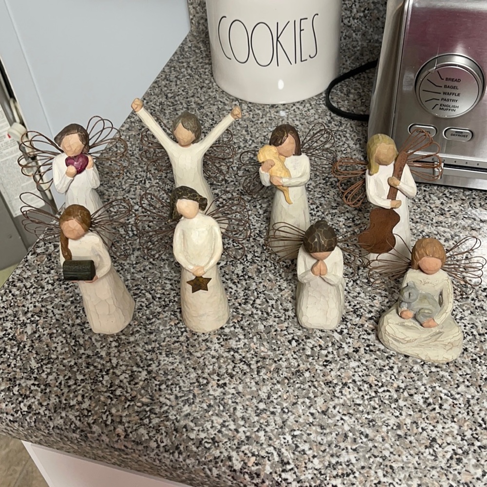 Willow Tree figurine set of 8, great condition vintage collection. No boxes.